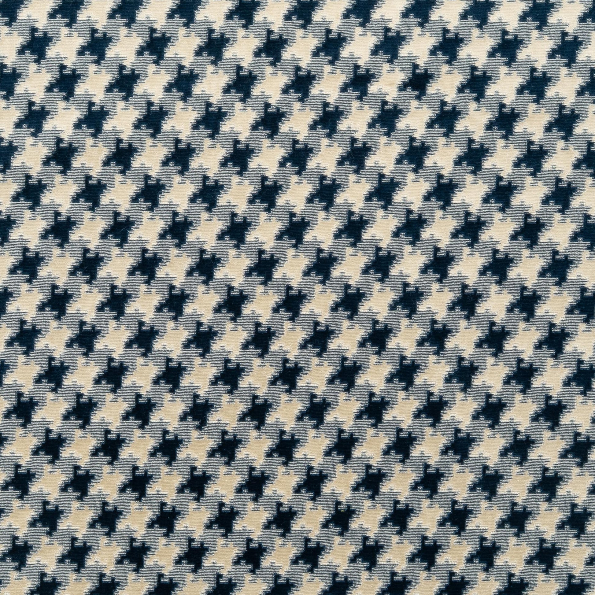 The Warrior Velvet Fabric in Winterfell || Close Up